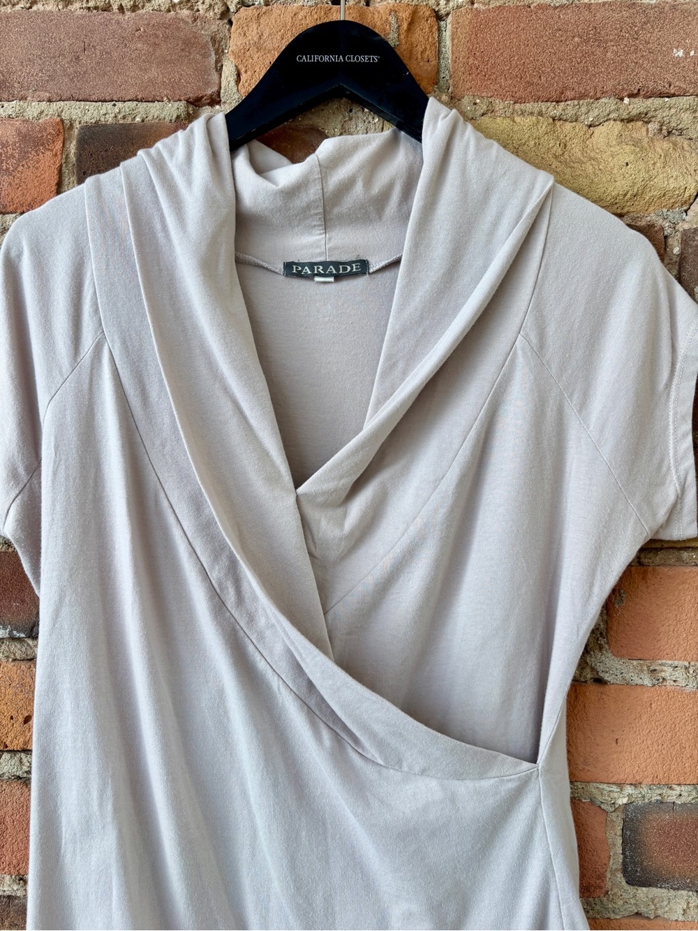 Women’s Soft Beige/Grey Parade Wrap Short Sleeve Top. Size Small